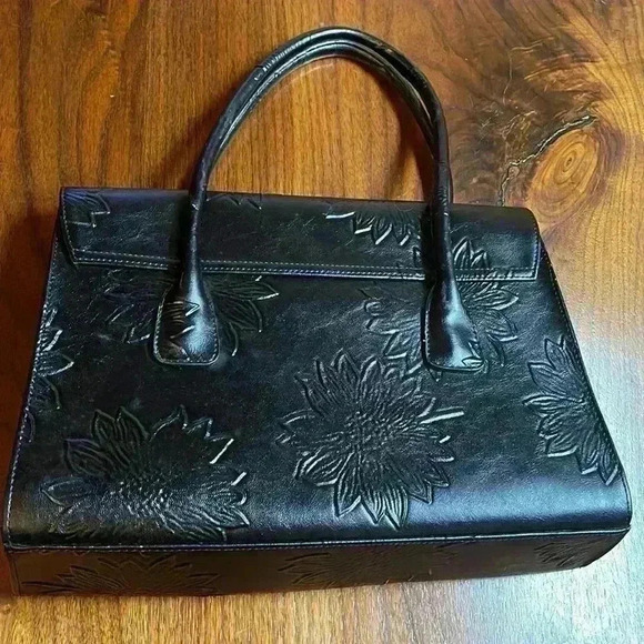 Diva black woman’s handbag. - Picture 3 of 9